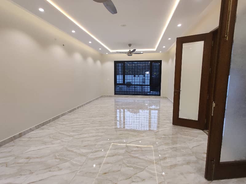 1 Kanal Brand New House 24