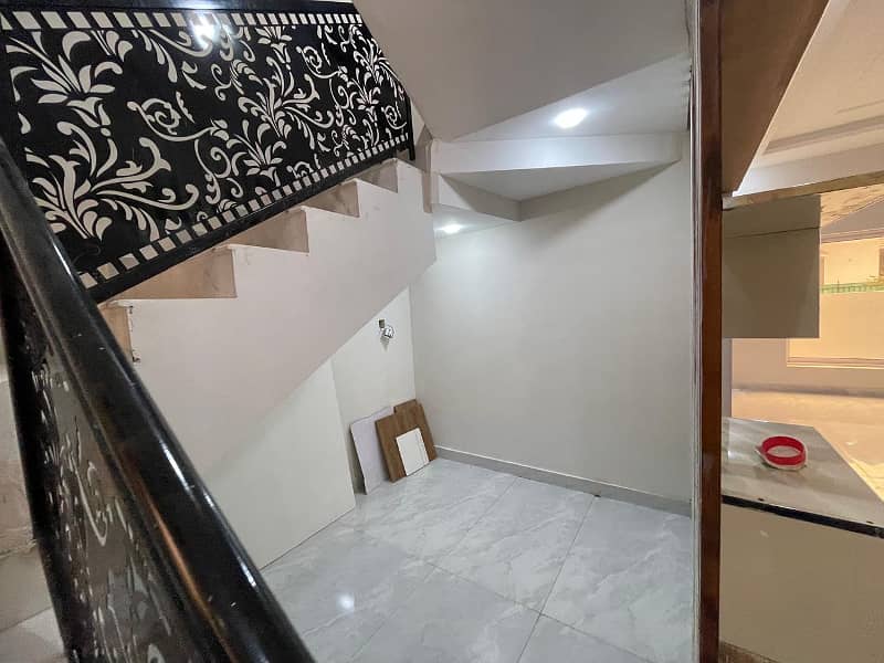 Double story house for sale location Habibullah Colony 7