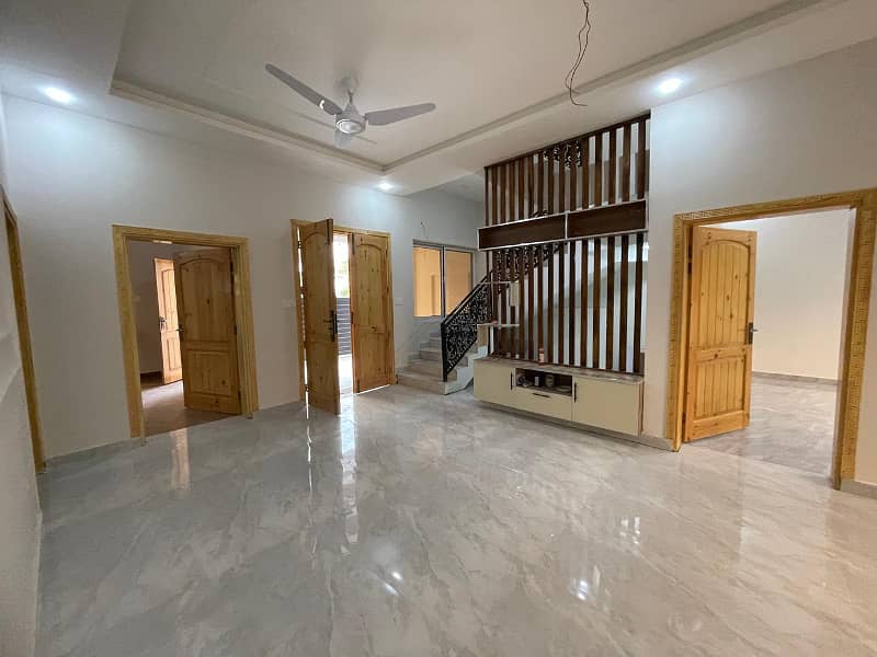 Double story house for sale location Habibullah Colony 9