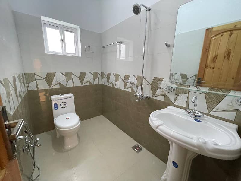 Double story house for sale location Habibullah Colony 16