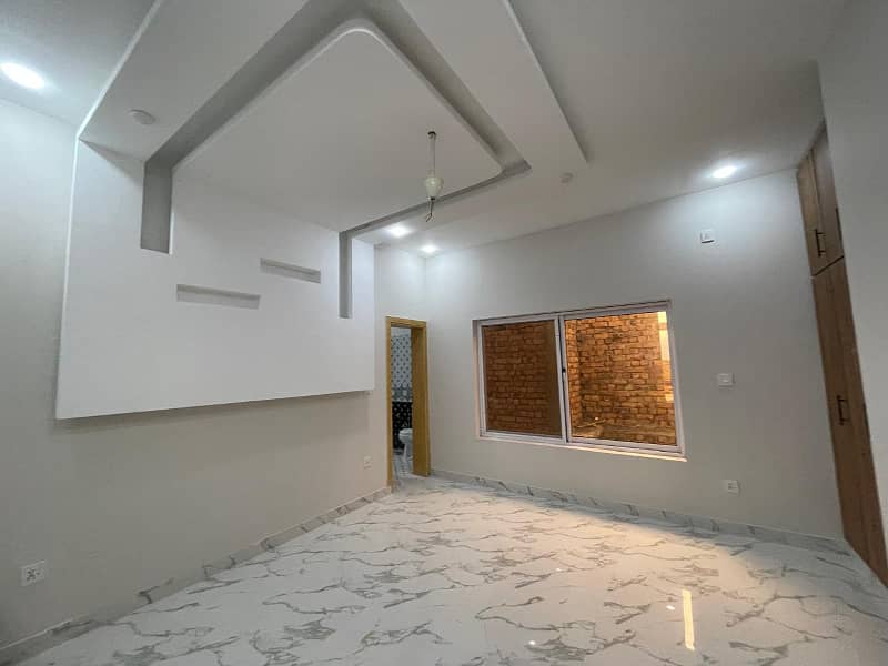 Double story house for sale location Habibullah Colony 19