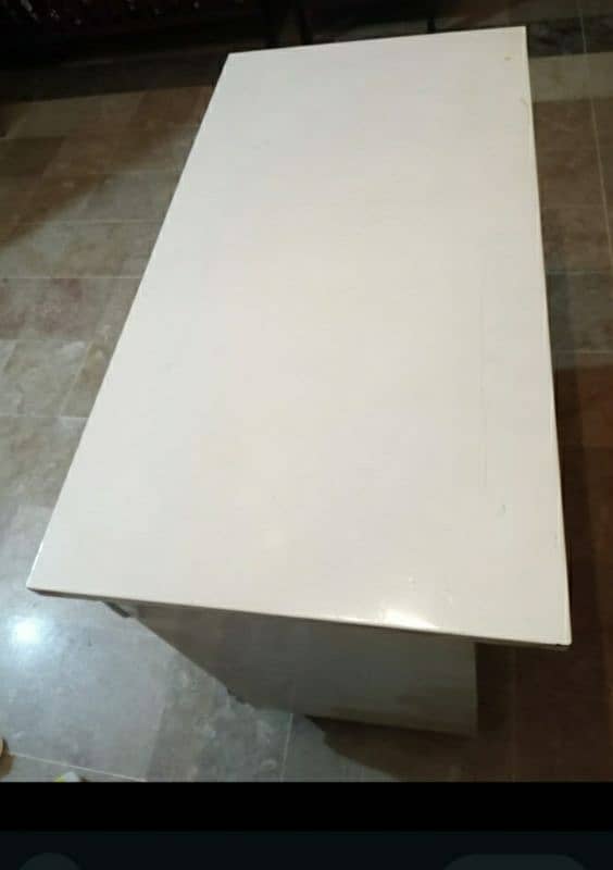 Iron material,4 wheeler,,use as table or iron stand 2