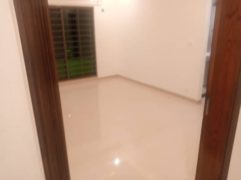 10 Marla 3 Bed Brand New Flat For Sale In Askari 11- Sector D, Lahore 5