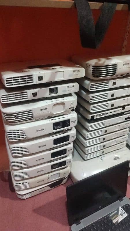 WE HAVE ALL KINDS OF PROJECTORS AVAILBLE IN DUBAI IMPORT 03152965654 6