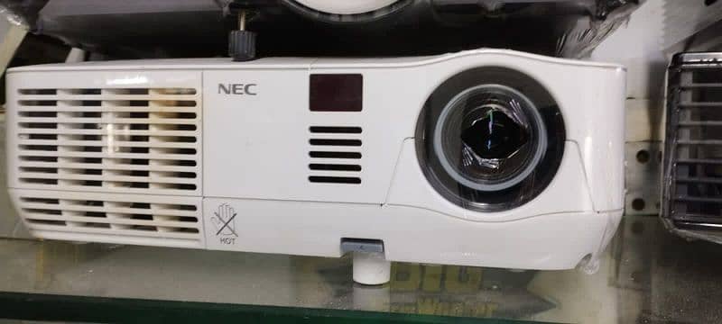 WE HAVE ALL KINDS OF PROJECTORS AVAILBLE IN DUBAI IMPORT 03152965654 10