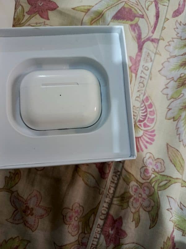 airpods pro with box like mint condition 0