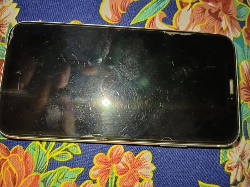 iphone 11 with good condition 10/10 4