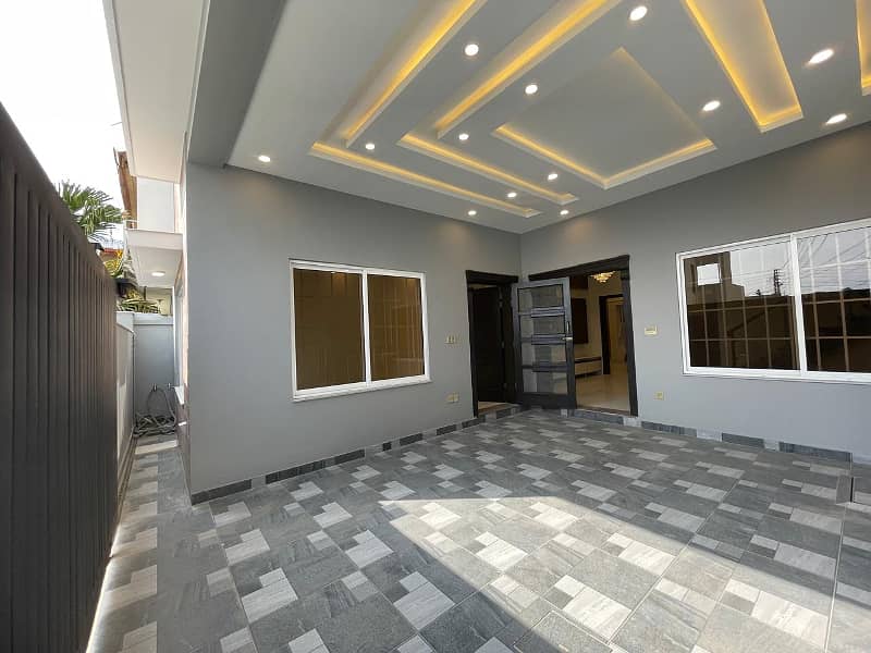 Double story house for sale location Habibullah Colony 4