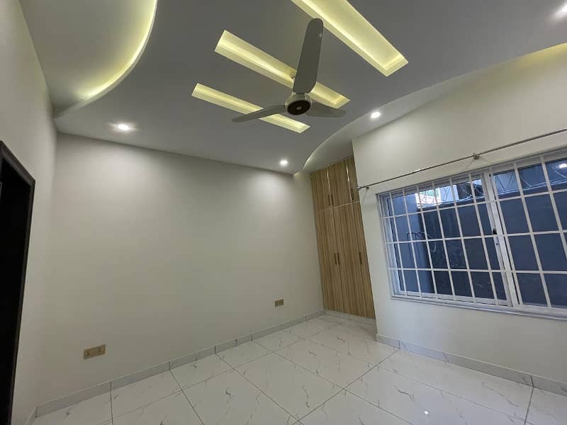 Double story house for sale location Habibullah Colony 8