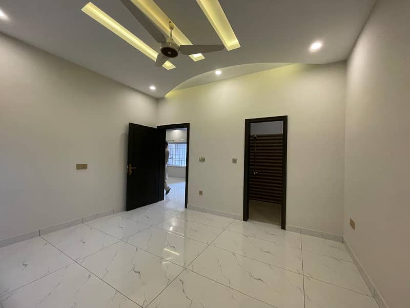 Double story house for sale location Habibullah Colony 10