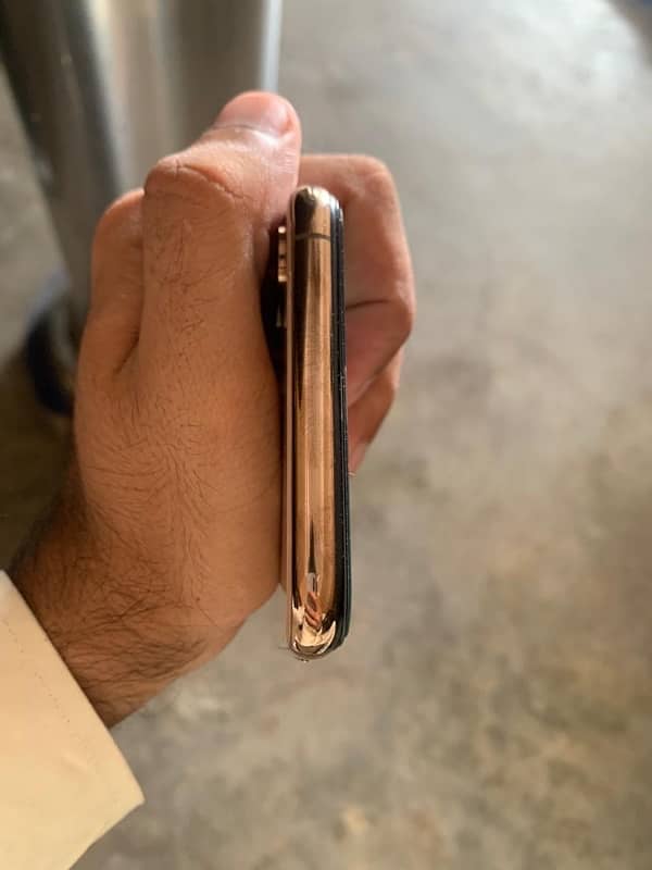 iphone xs max 4