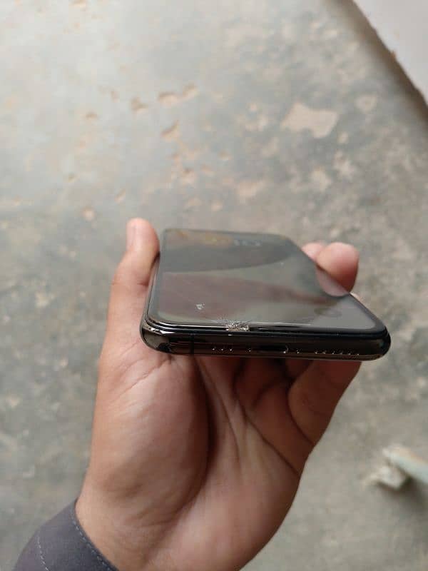 i phone 11 pro 64 GP Factory unlocked face id working 2m sim working 2