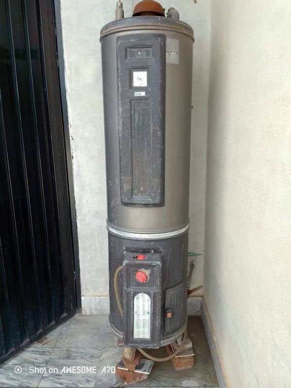 used automatic gas geyser medium size 1