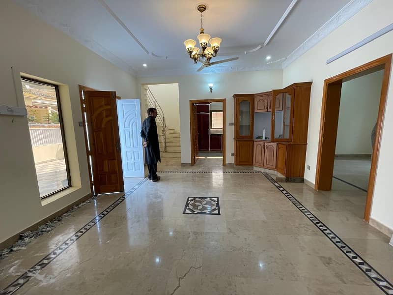 Double story house for sale 10 Marla at Habibullah Colony 4