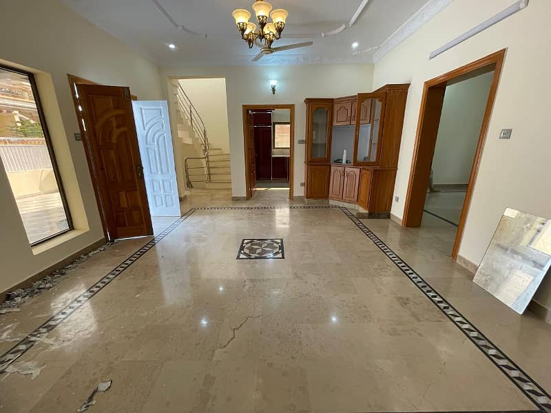 Double story house for sale 10 Marla at Habibullah Colony 7