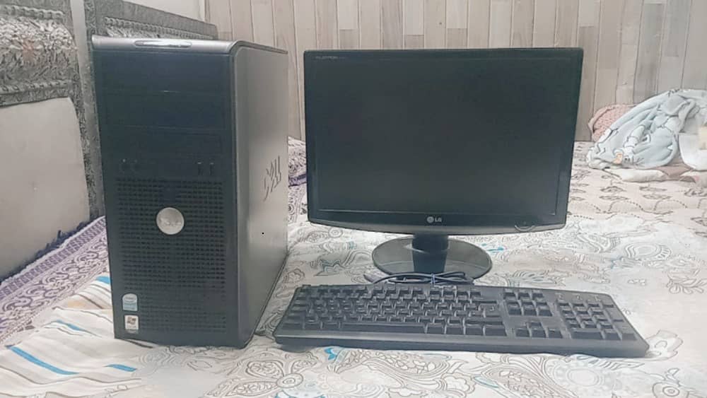 Dell CPU & 21.5"LED Monitor keyboard and mouse with All Accessories 0