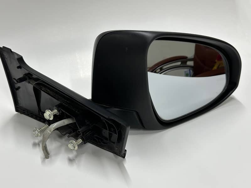 totyota vitz genuine side mirror 10