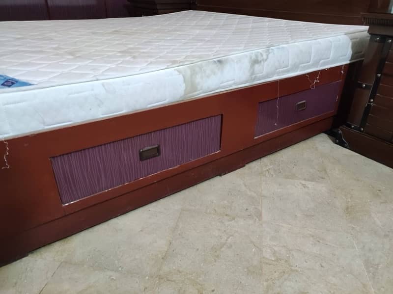 King Size Bed with dressing table and side tables 7