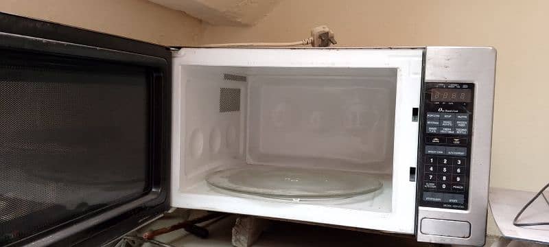 Daewoo microwave oven 1