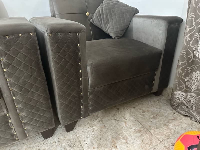 sofa set in a new condition 3