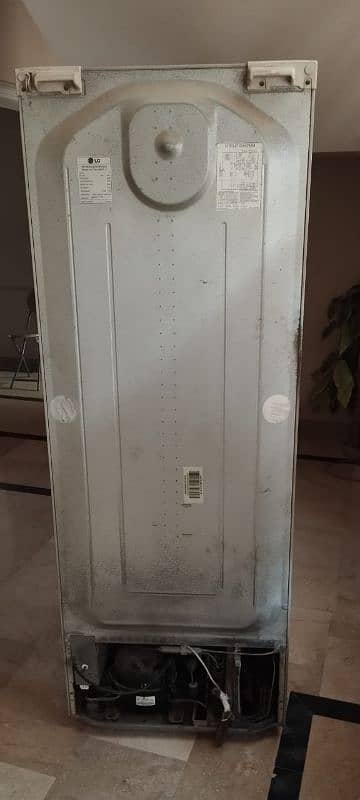 LG FRIDGE MADE IN KOREA JUST LIKE NEW IN GOOD QUALITY WORKING PERFECT 2