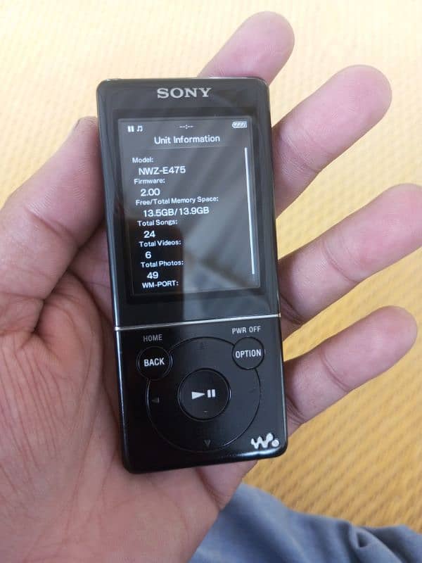 Sony 16 GB MP3 Walkman - Video Player - Black (NWZ-E475/BM) 3