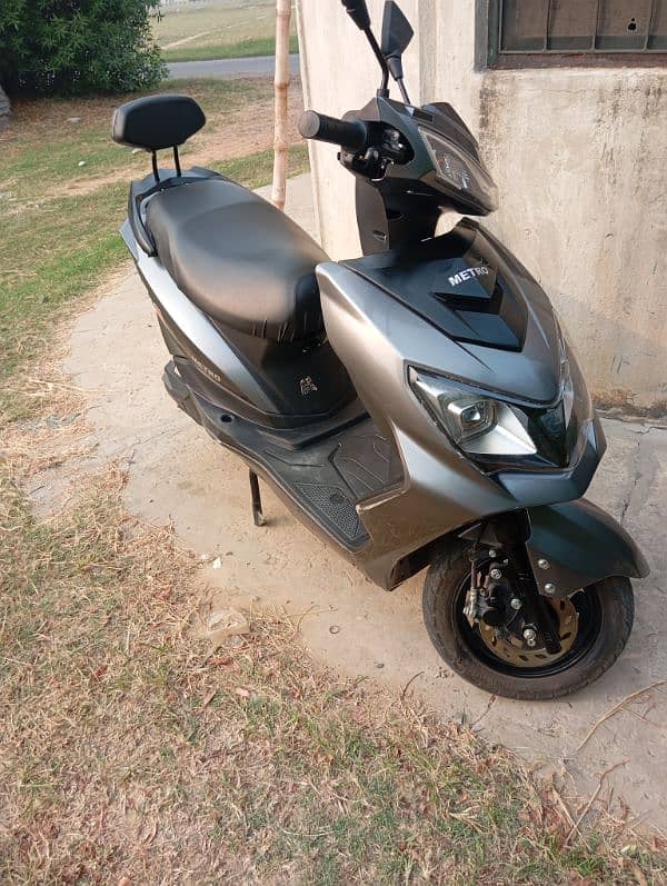 metro scooty EV battery charger 1