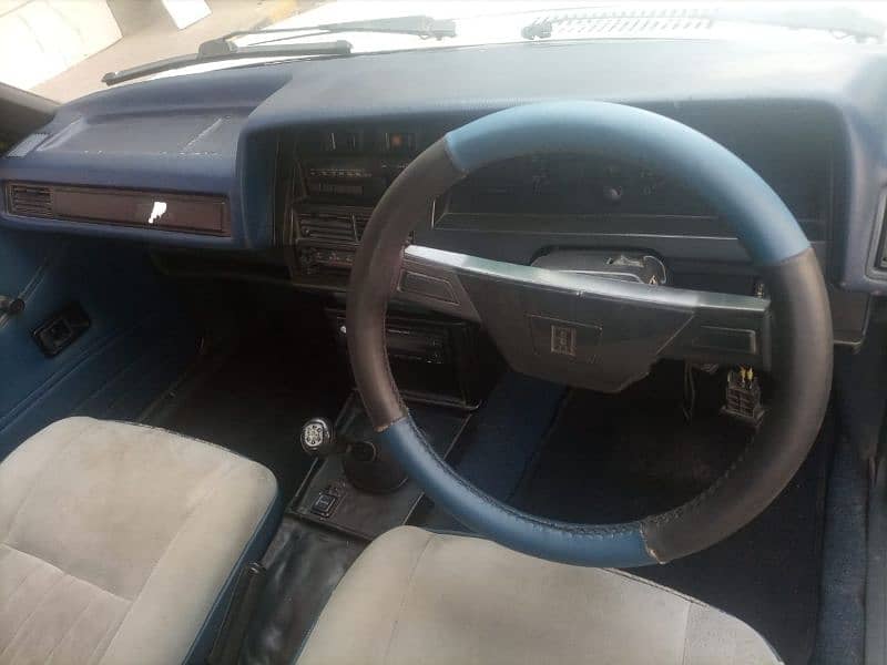 Toyota Corolla 1982 model 4