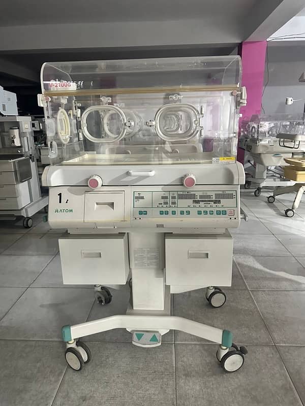 BABY INCUBATORS incubator 1