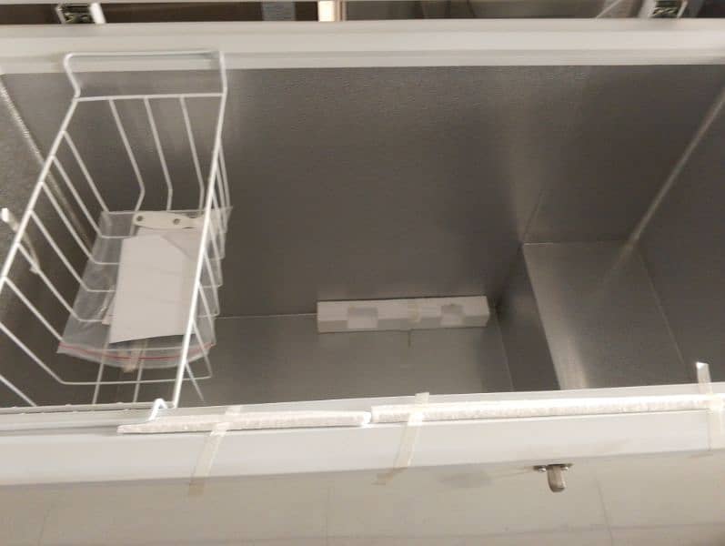 Haier deep freezer Hdf -405inv 3