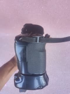 6D body urgent for sale good condition 3 battery charger and grip