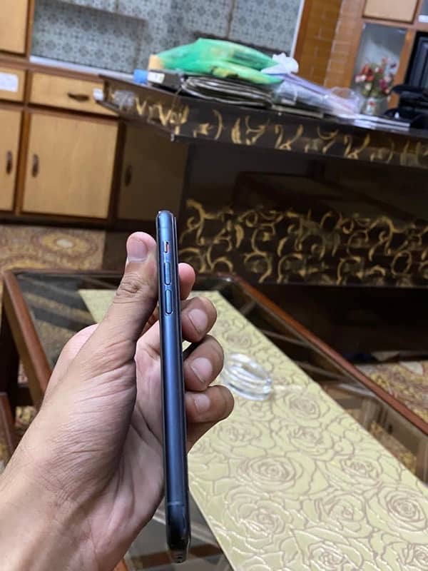 iPhone 11 pro 10/10 condition 2