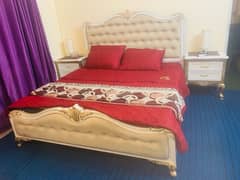 white wooden bed set 0