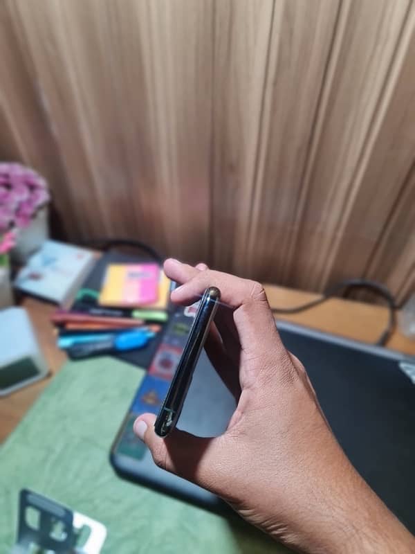 IPHONE 11 PRO MAX SIM WORKING 4