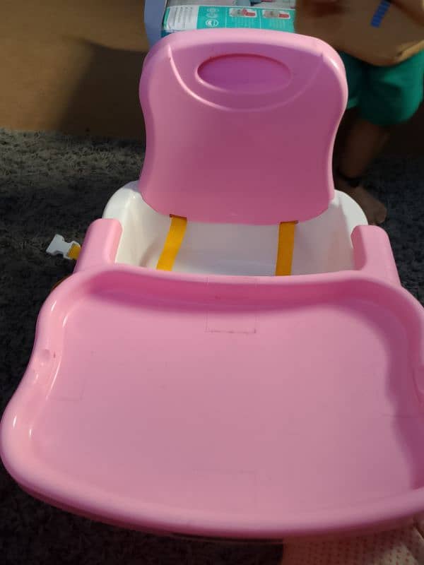 Baby seating chair in pink color 1