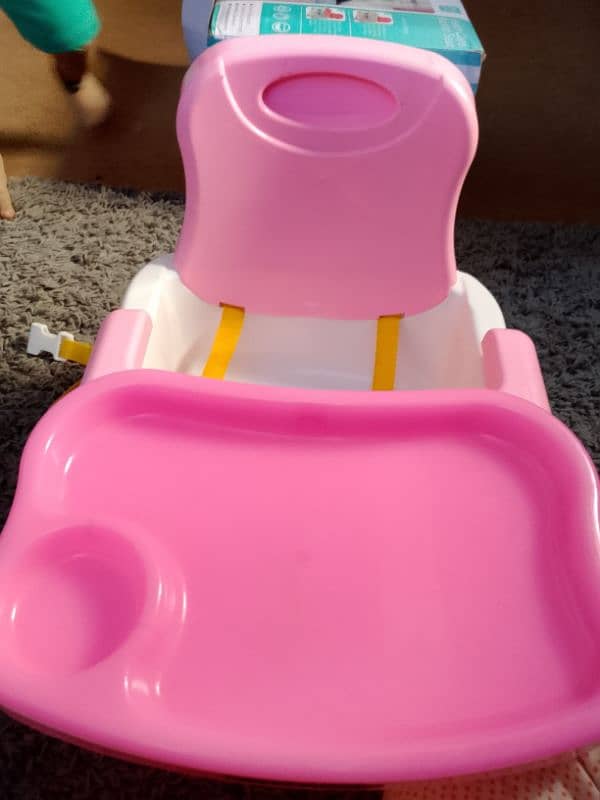 Baby seating chair in pink color 2