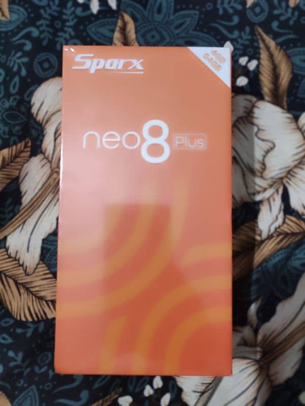 sparx neo  8plus    4+64 Champaign gold 0