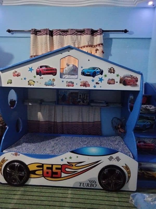 Car racing triple bunk bed 1