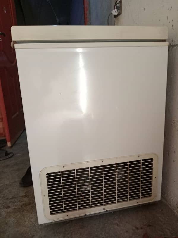 33000 Dawlance deep freezer 0