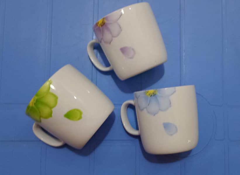 set of 22 cups / Ceramic plastic large plates 50 / for sale 1