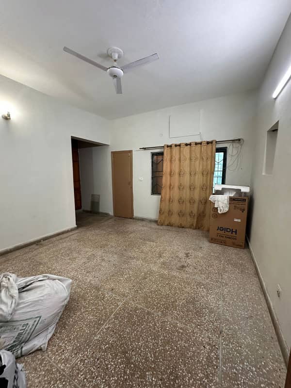 Portion for rent 3bed TV lounge darwing room 3bath kitchen Pani bijli gas miter seprat car parking location extension 5