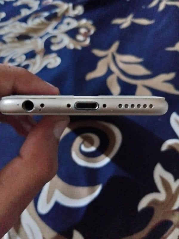 iphone 6 non PTA 10/9 condition 5