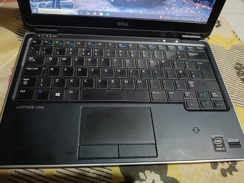 DELL LATITUDE E7240 2