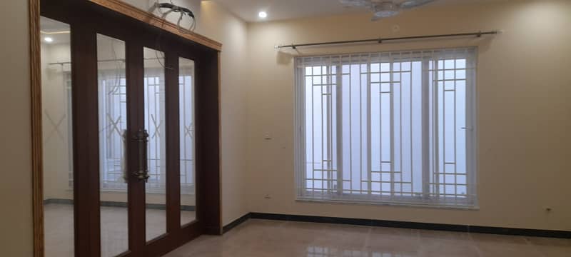 10 Marla House Is Available For Rent In Bahria Town Phase 7 Rawalpindi 3