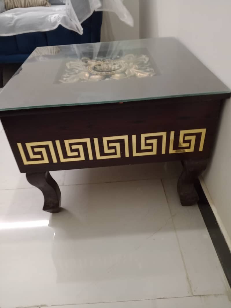 Centre table Rs. 7000/=(03471236779) 0