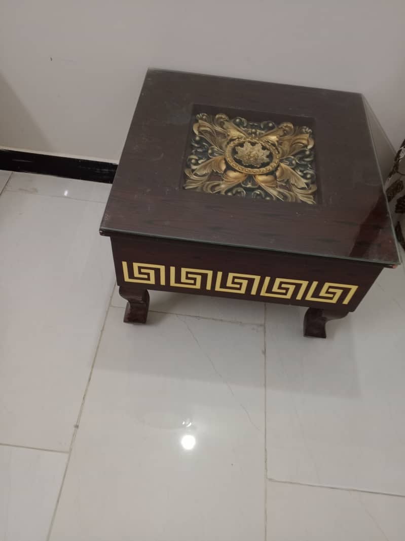 Centre table Rs. 7000/=(03471236779) 2