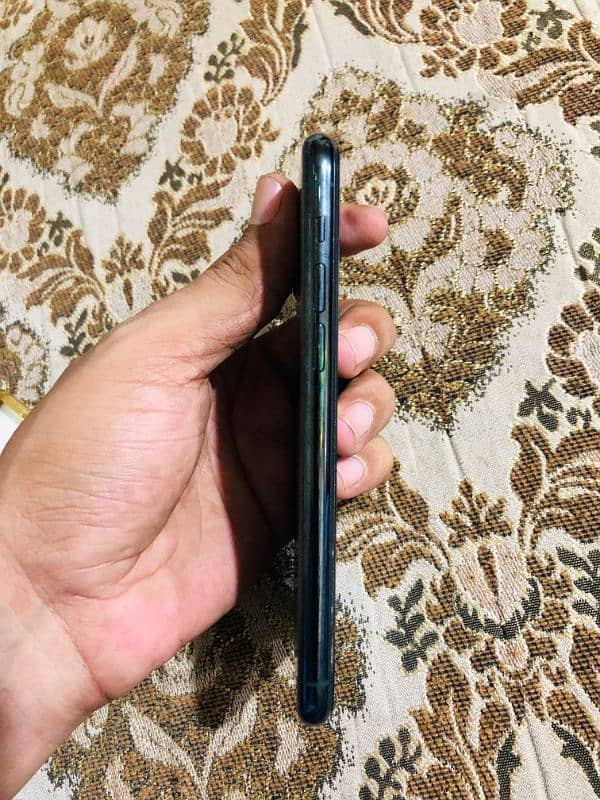 Iphone 11 Pro 64 GB PTA Approved 6