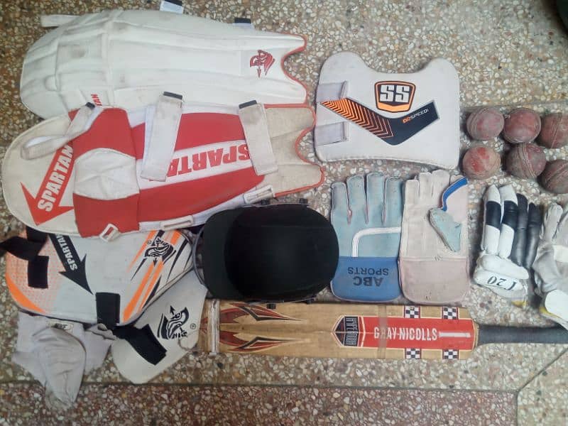 hard cricket kit used but best condition 6