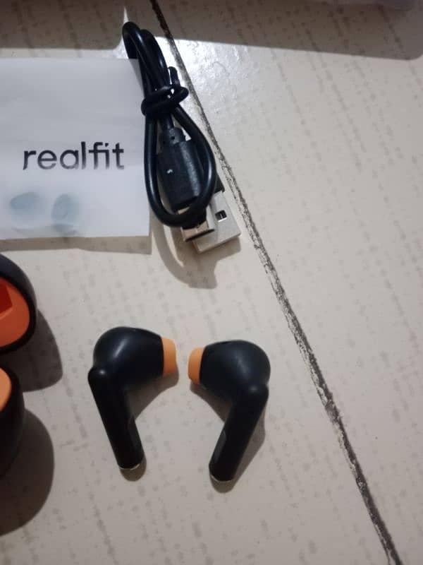 DHL Realfit F2 Earbud Available in Original Quality 9