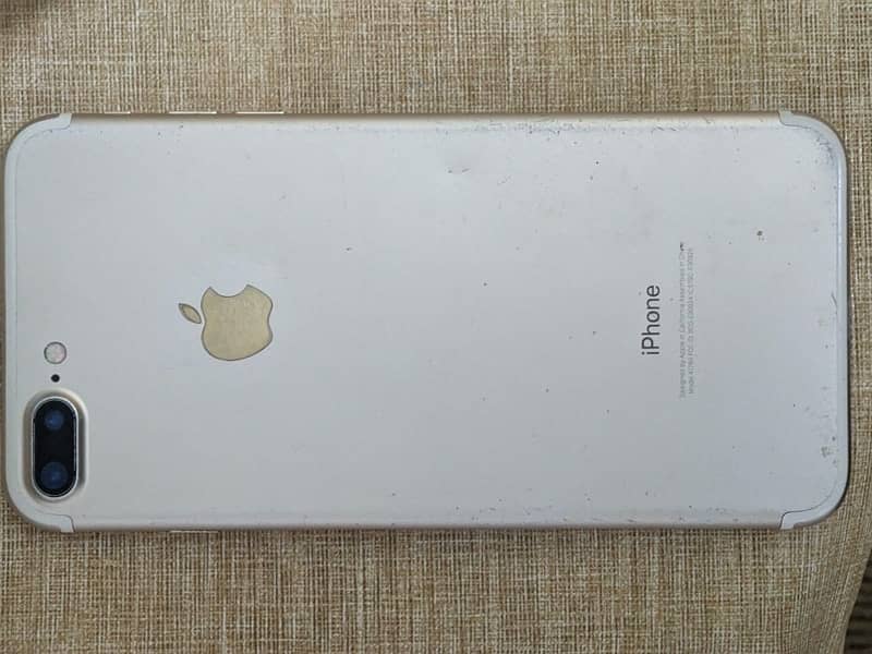 iPhone 7 Plus  128 gb with box chager 2